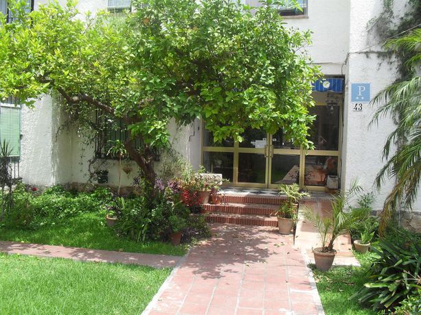 Imagen de los exteriores del Hostal Escandinavia. Foto 9