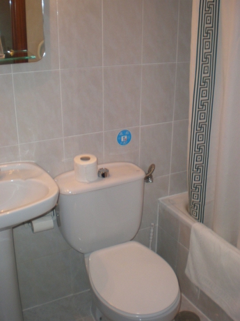 Imagen de la habitación del Hostal Esmeralda, Barrio de las Letras. Foto 5