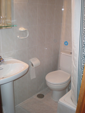 Imagen de la habitación del Hostal Esmeralda, Barrio de las Letras. Foto 11