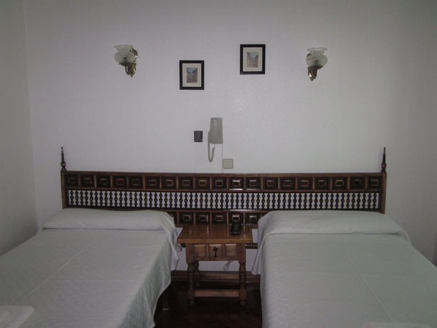 Imagen de la habitación del Hostal Esmeralda, Barrio de las Letras. Foto 13