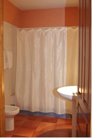 Imagen general del Hostal Esmeralda, Comillas. Foto 4