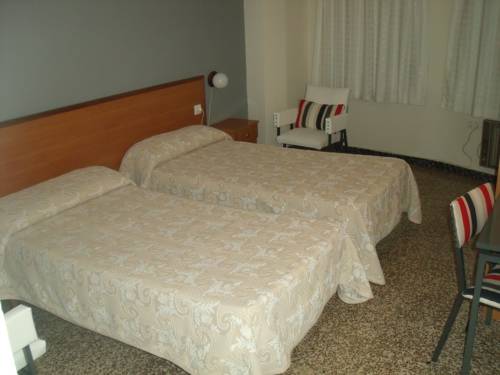 Imagen de la habitación del Hostal España, Cehegin. Foto 3