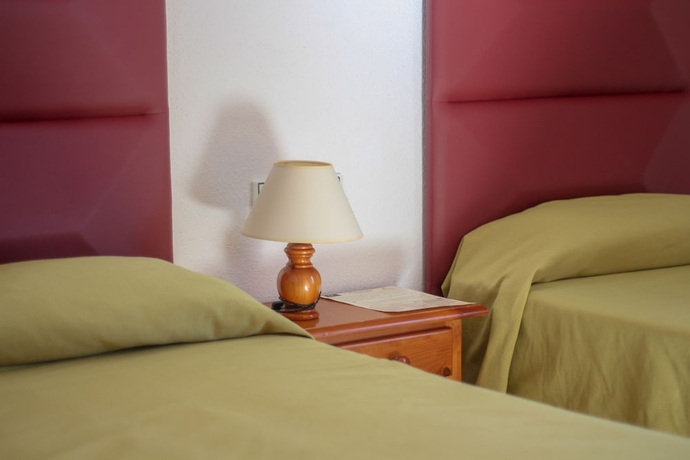 Imagen de la habitación del Hostal Esperanza, Benajarafe. Foto 9