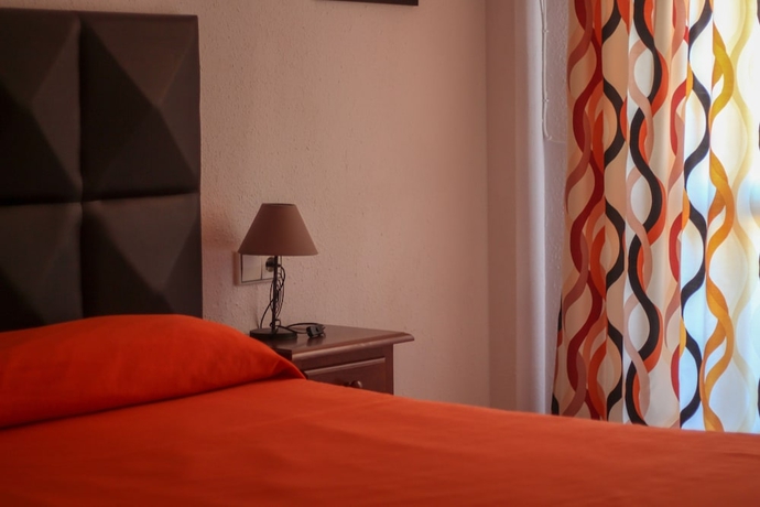 Imagen de la habitación del Hostal Esperanza, Benajarafe. Foto 10