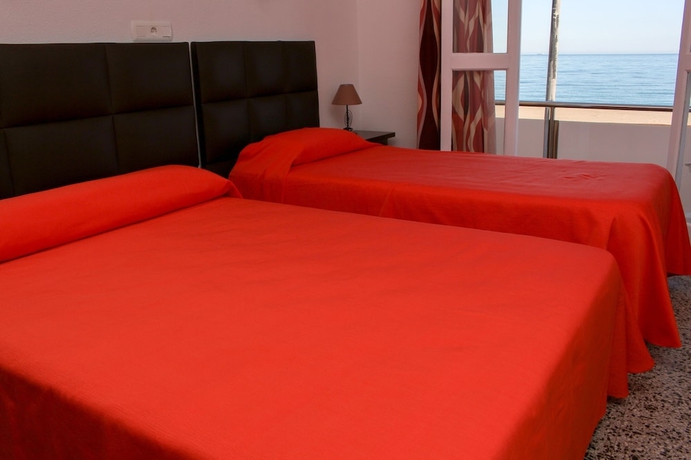 Imagen de la habitación del Hostal Esperanza, Benajarafe. Foto 11