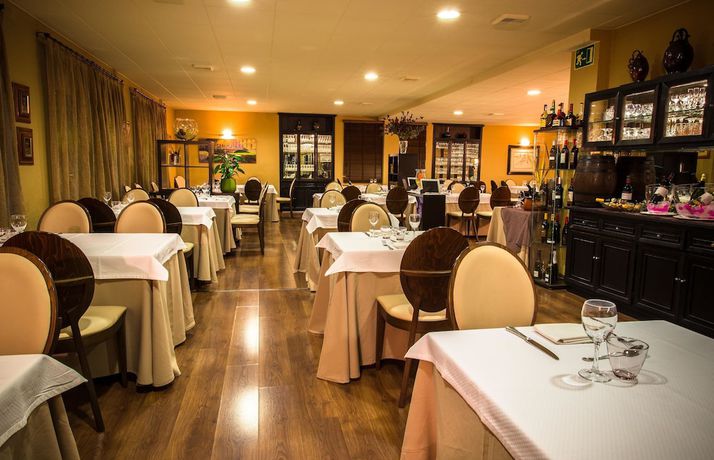 Imagen del bar/restaurante del Hostal Esteba. Foto 4