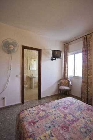 Imagen de la habitación del Hostal Europa, Estepona. Foto 8