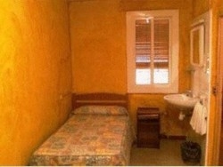 Imagen de la habitación del Hostal Europa, Las Ramblas. Foto 6