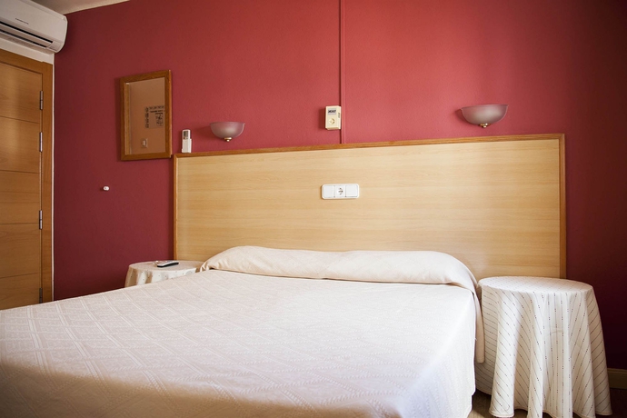 Imagen de la habitación del Hostal Europa Punico. Foto 4