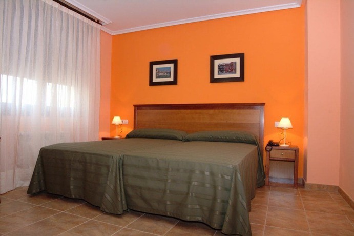 Imagen de la habitación del Hostal Europa, San Roque del Acebal. Foto 16