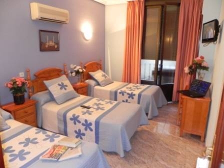 Imagen de los interiores del Hostal Evoke Madrid. Foto 12