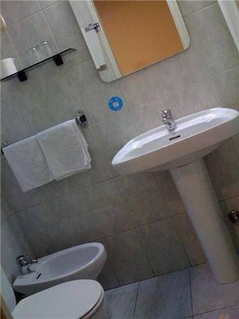 Imagen de la habitación del Hostal Excelsior, Gran Vía. Foto 5