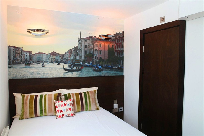 Imagen de la habitación del Hostal Exhibition Court Hotel 4. Foto 6