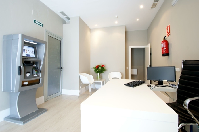 Imagen de los interiores del Hostal Express By Gaiarooms. Foto 16