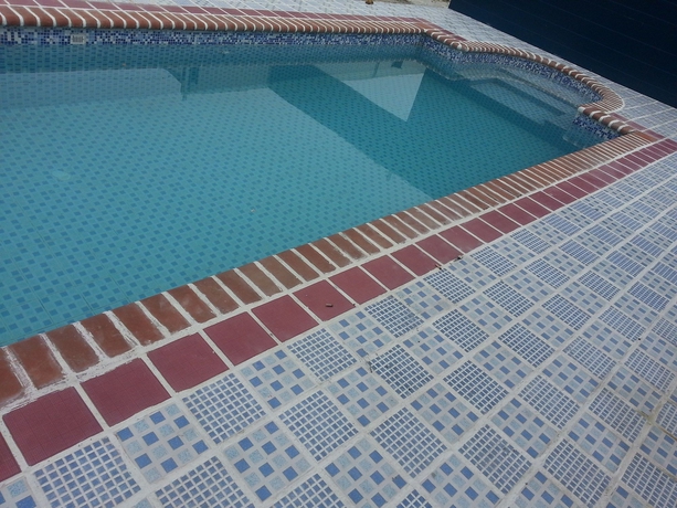 Imagen de la piscina del Hostal Express Inn PTY Aeropuerto Internacional Panama. Foto 12