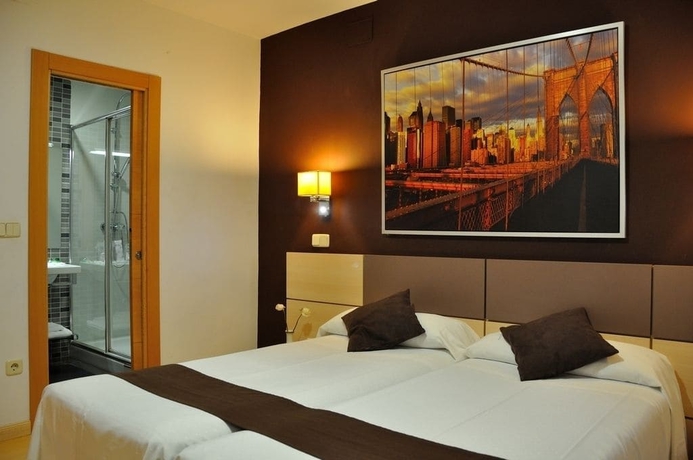 Imagen de la habitación del Hostal Falfes. Foto 15