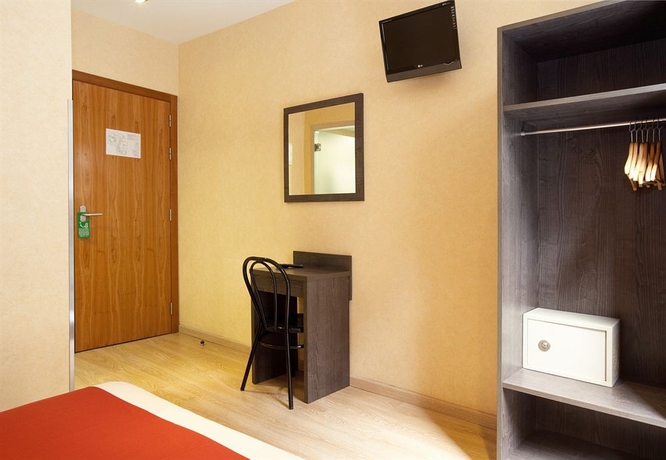 Imagen de la habitación del Hostal Fernando, Las Ramblas. Foto 8