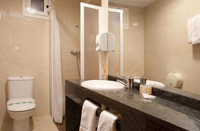Imagen de la habitación del Hostal Fernando, Las Ramblas. Foto 9