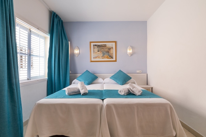 Imagen de la habitación del Hostal Ferrer, San Antonio [Centro]. Foto 5