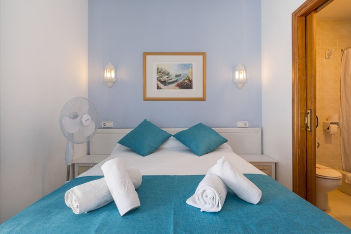 Imagen de la habitación del Hostal Ferrer, San Antonio [Centro]. Foto 8