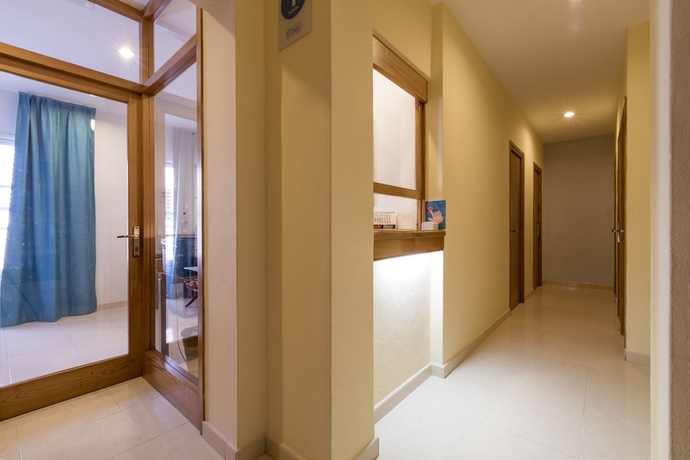 Imagen de la habitación del Hostal Ferrer, San Antonio [Centro]. Foto 9