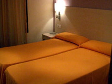 Imagen de la habitación del Hostal Fina, Las Ramblas. Foto 7