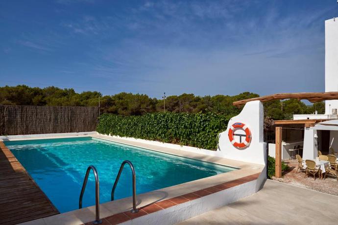 Imagen de la piscina del Hostal Flamingo, Playa es Caná. Foto 18