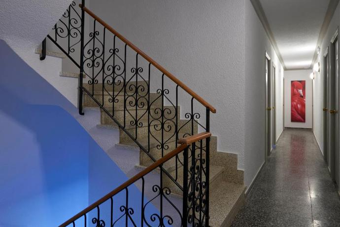 Imagen de los interiores del Hostal Flamingo, Playa es Caná. Foto 14