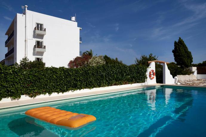 Imagen de la piscina del Hostal Flamingo, Playa es Caná. Foto 19