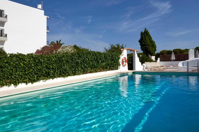 Imagen de la piscina del Hostal Flamingo, Playa es Caná. Foto 20