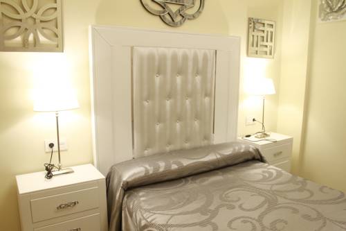 Imagen de la habitación del Hostal Flor De Lis- Lojo. Foto 4