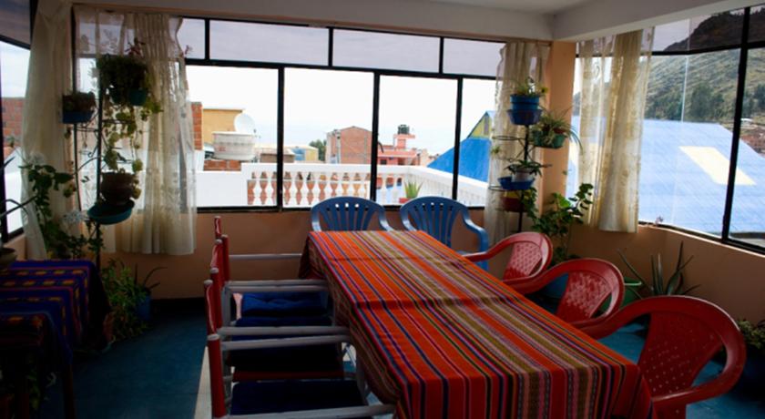 Imagen del bar/restaurante del Hostal Florencia, Lago Titicaca. Foto 2