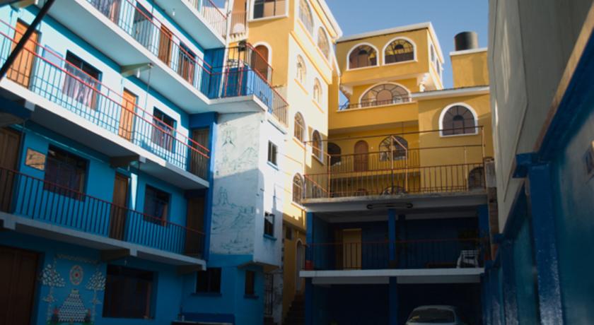 Imagen de los exteriores del Hostal Florencia, Lago Titicaca. Foto 9