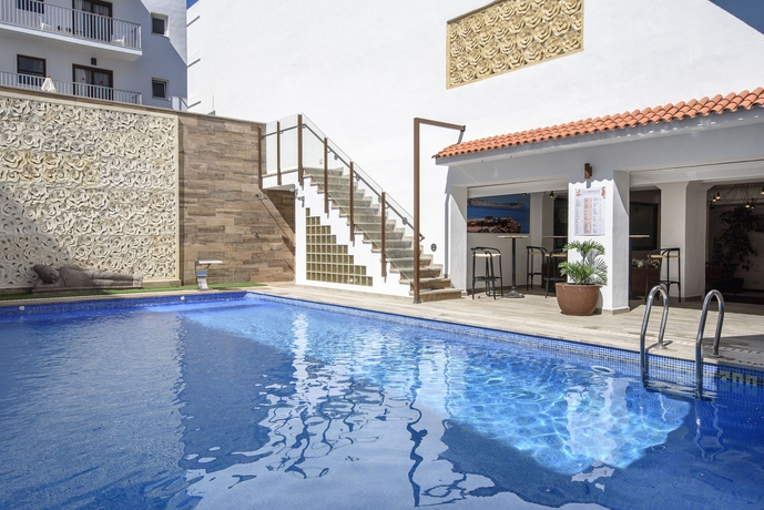 Imagen de la piscina del Hostal Florencio. Foto 18