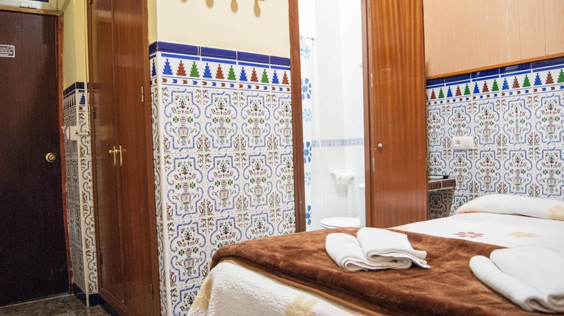 Imagen de la habitación del Hostal Florida, Sevilla. Foto 6