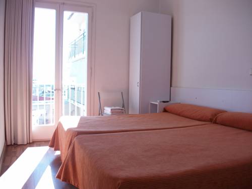 Imagen de la habitación del Hostal Fonda Can Dalfo. Foto 4