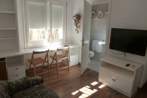 Imagen de la habitación del Hostal Fonda Can Dalfo. Foto 5