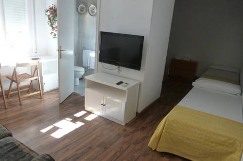 Imagen de la habitación del Hostal Fonda Can Dalfo. Foto 6