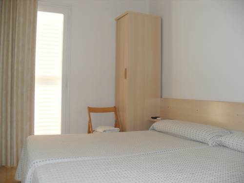 Imagen de la habitación del Hostal Fonda Can Dalfo. Foto 8
