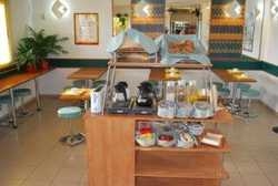 Imagen del bar/restaurante del Hostal Formule 1. Foto 2