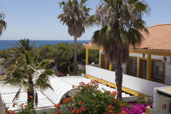 Imagen de los exteriores del Hostal Fortuna, Los Caños de Meca. Foto 8