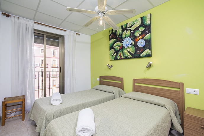 Imagen de la habitación del Hostal Forum Tarragona. Foto 7