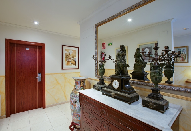 Imagen de los interiores del Hostal Forum, Villa del Río. Foto 16