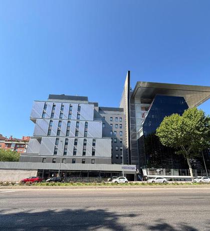 Imagen de los exteriores del Hostal Four Points Flex by Sheraton Madrid Atocha. Foto 8