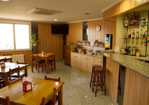 Imagen general del Hostal Fronton. Foto 6