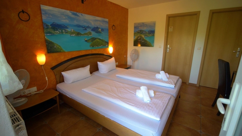 Imagen de la habitación del Hostal Gaestehaus Parkblick. Foto 2