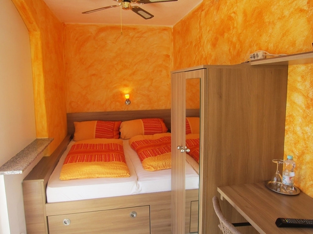 Imagen de la habitación del Hostal Gaestehaus Parkblick. Foto 13