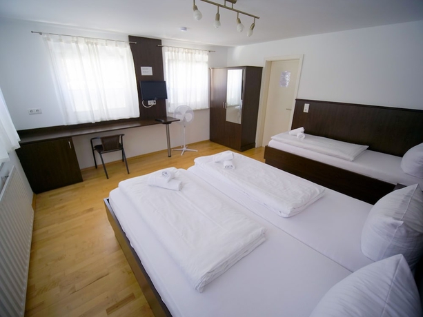 Imagen de la habitación del Hostal Gaestehaus Parkblick. Foto 18