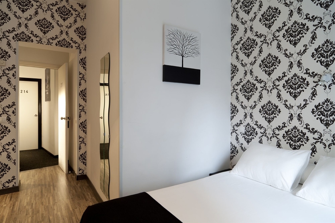 Imagen de la habitación del Hostal Gala, Centro de Madrid. Foto 6