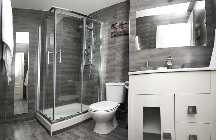 Imagen de la habitación del Hostal Gala, Centro de Madrid. Foto 12